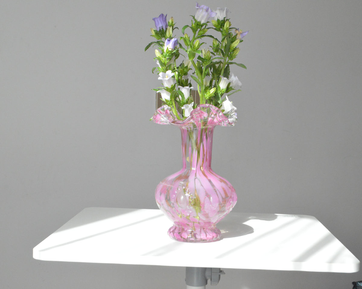 Mouthblown Ruffled-Rand bauchige Kunstglas Bud Vase Brehn