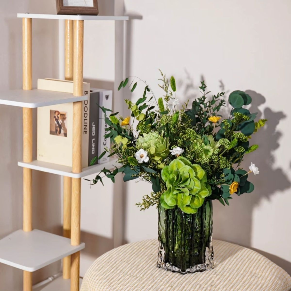 Stylische Grüne Blumenanordnung