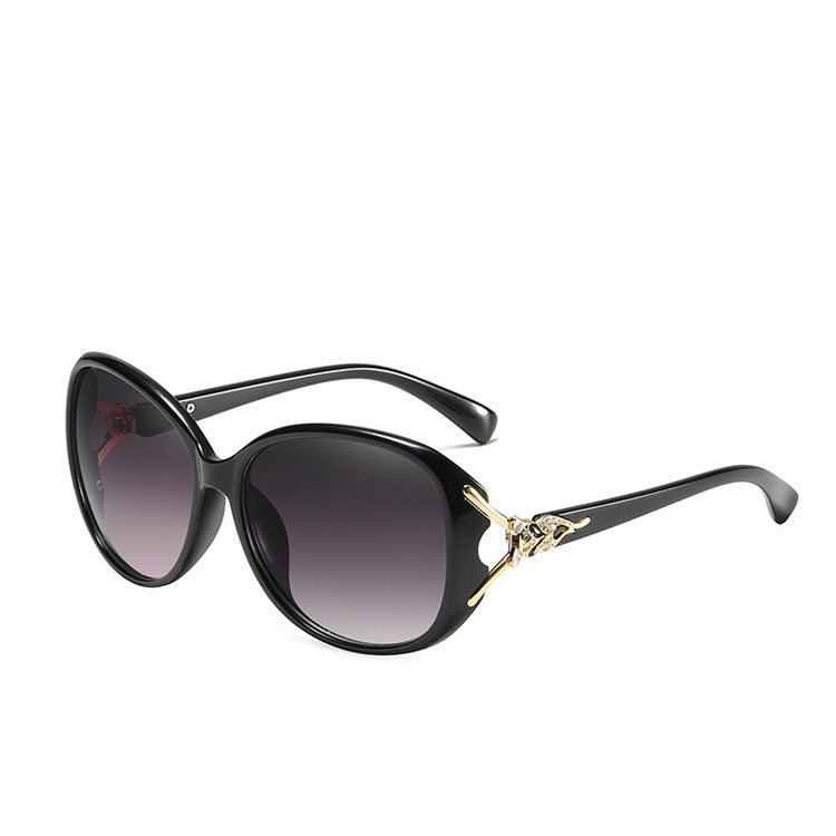 Damen Cat-Eye Sonnenbrille mit luxuriösen goldenen Akzenten Brehn
