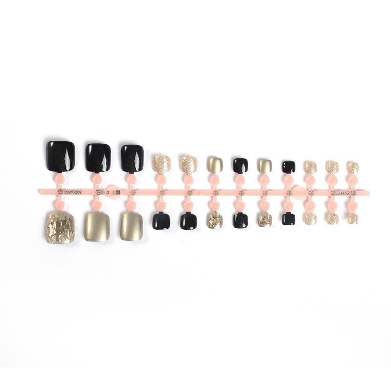 Kunstnagelset mit Glanz- und Texturvariationen Brehn