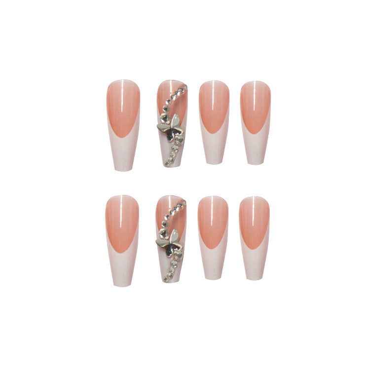 Kunstnagelset mit glamourösen Spitzenverzierungen und eleganten Akzenten Brehn