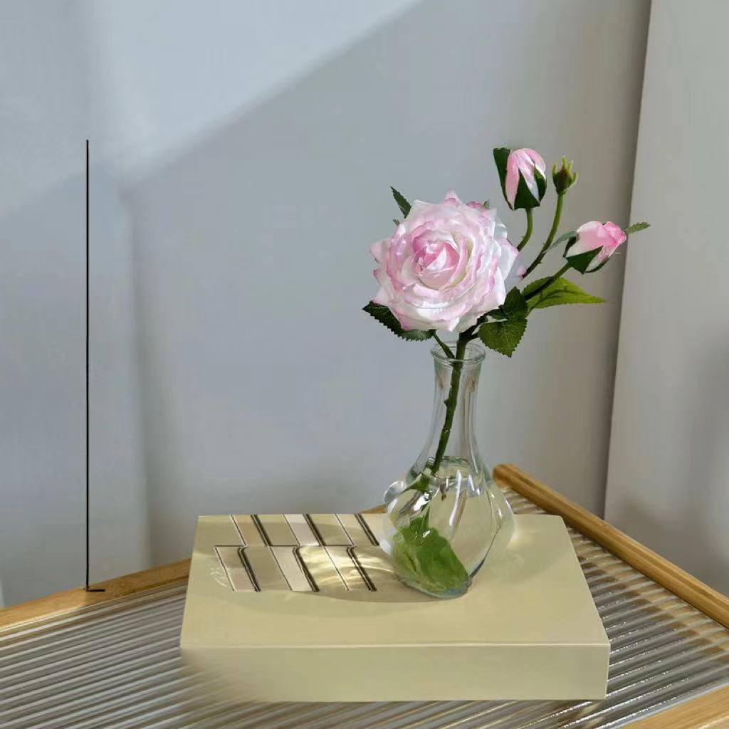 Dekorativer Blumen vase für die Innendekoration