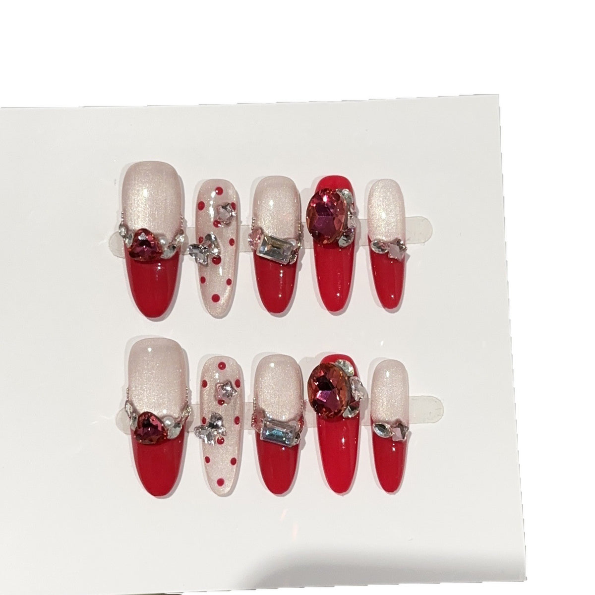Glamourös Press-On Nagelkunstset mit Strassakzenten