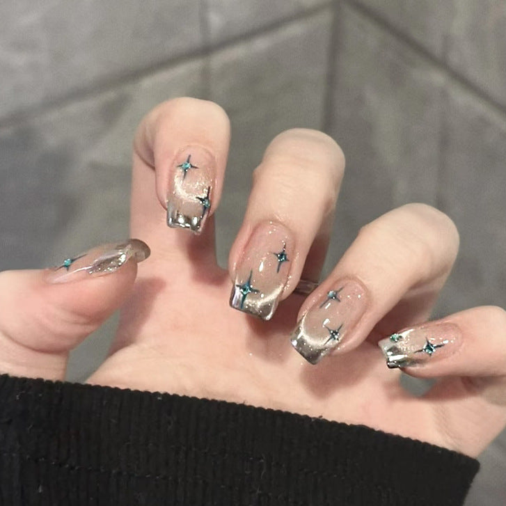 Dekorativer Press-On-Nagelset mit glitzernden Sternakzenten Brehn