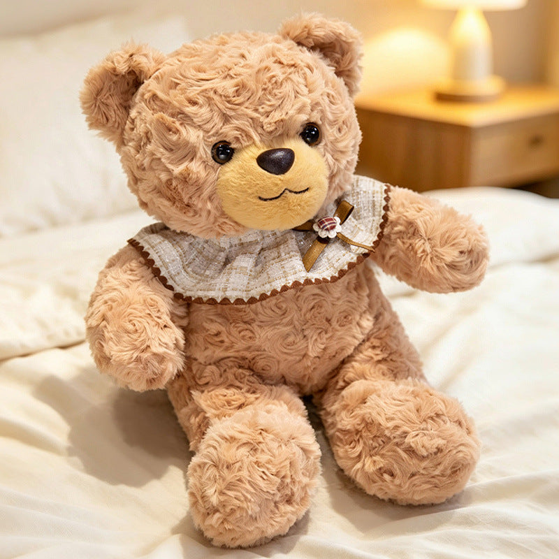 Locken-Fell Teddybär mit Rüschenschal und gestickter Nase Brehn