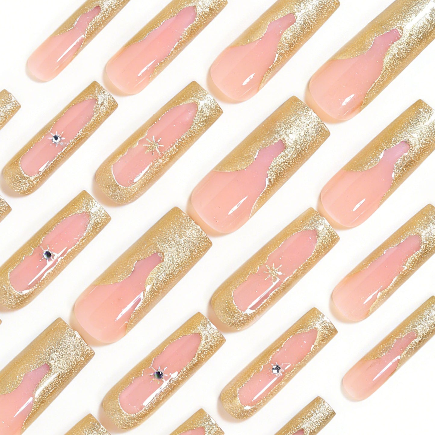 Künstlerisches langes Nagelspitzen-Set mit goldenen Akzenten Brehn