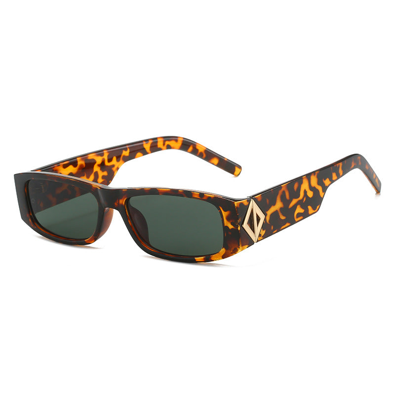 Damen modische Sonnenbrille mit asymmetrischem Rahmen und goldfarbenen Details Brehn