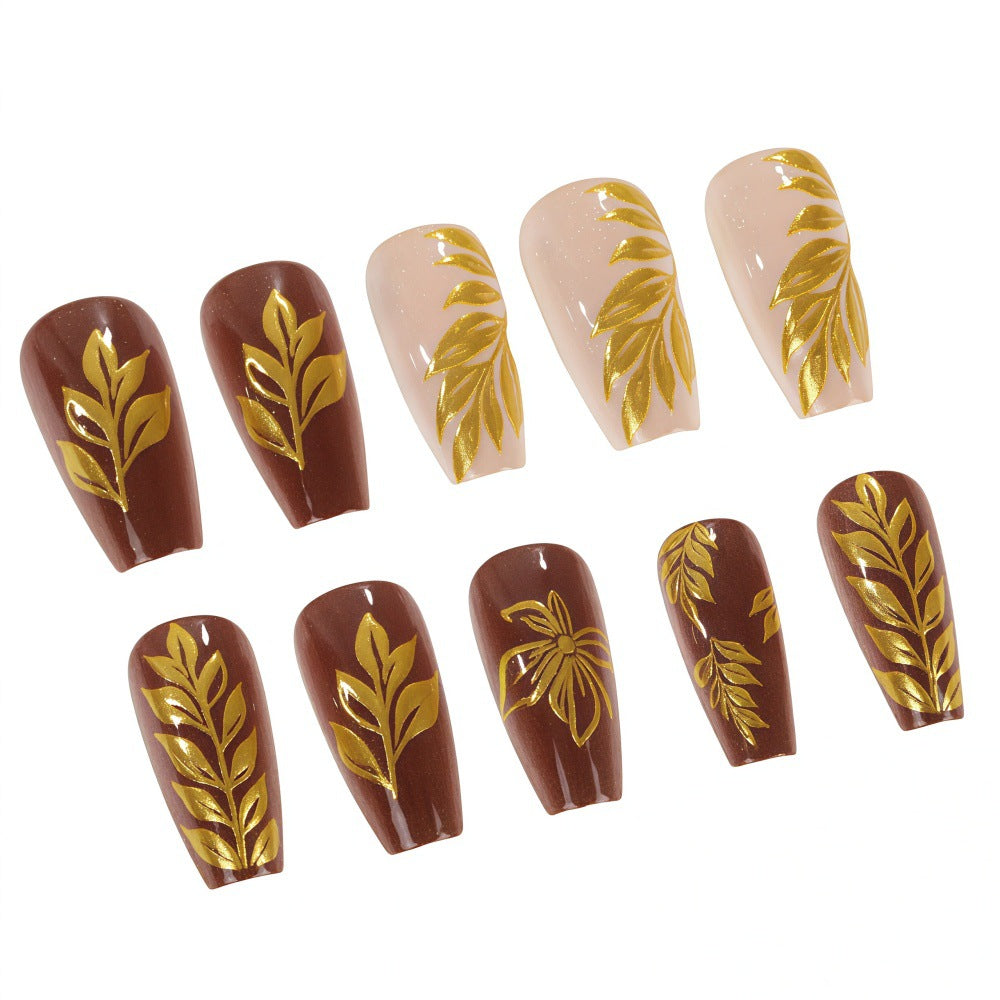Kunstnägel mit floralem Gold-Design Brehn