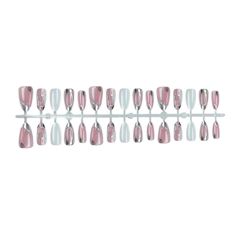 Stylisches Press-On Nagelkunst-Set mit Metallic-Akzenten
