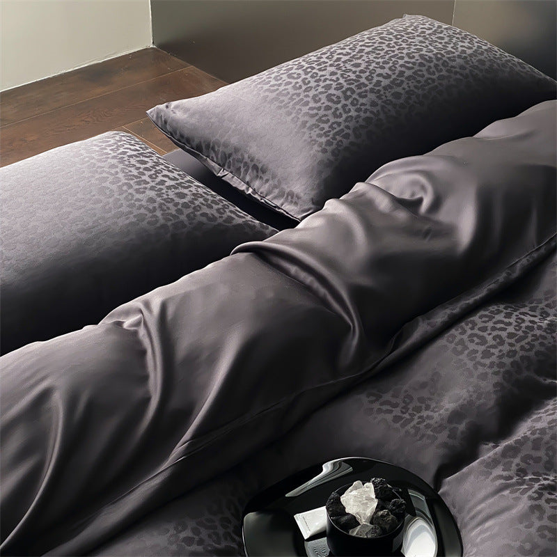 Luxuriöse Satin-Bettwäschegarnitur mit Jacquard-Leopardenmuster und seidig-mattem Finish