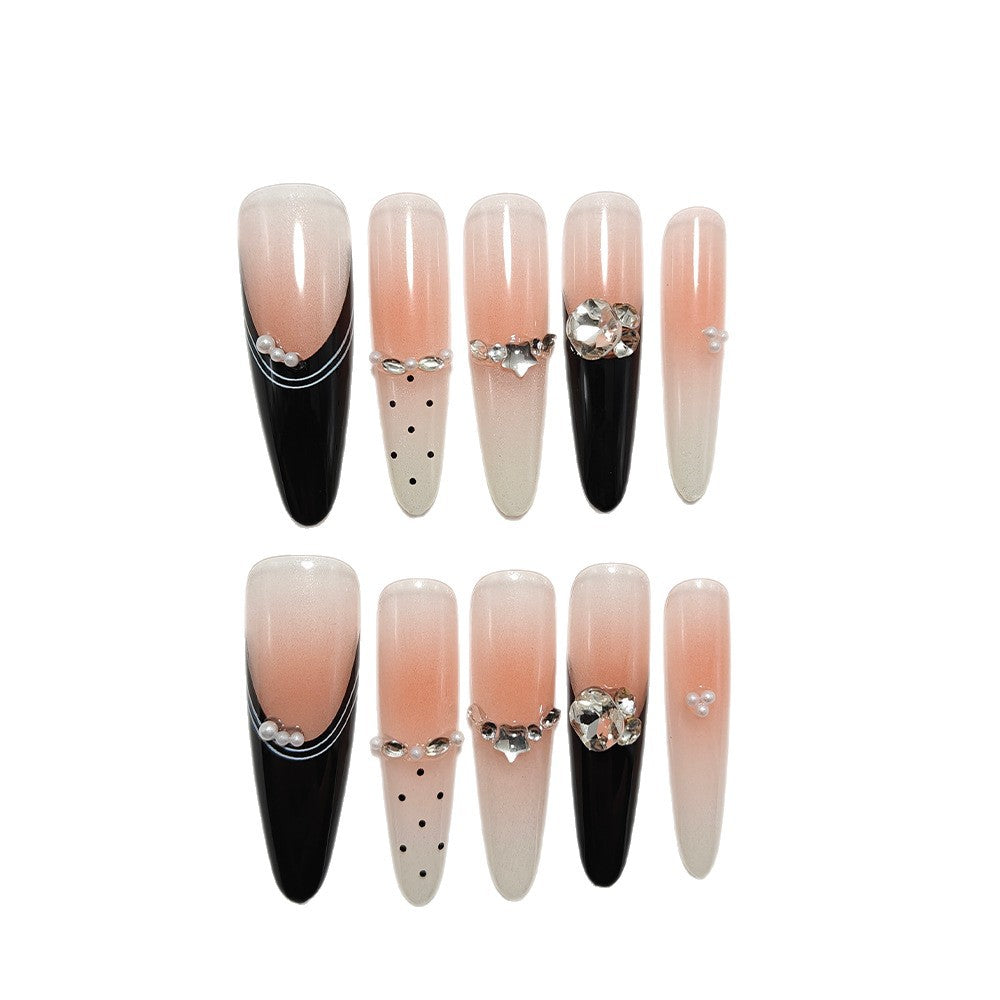 Elegante Stiletto Kunstnägel mit Funkelnden Strassdetails Brehn