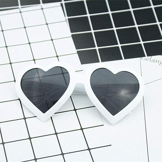 Damen Herzförmige Sonnenbrille im modernen Design Brehn