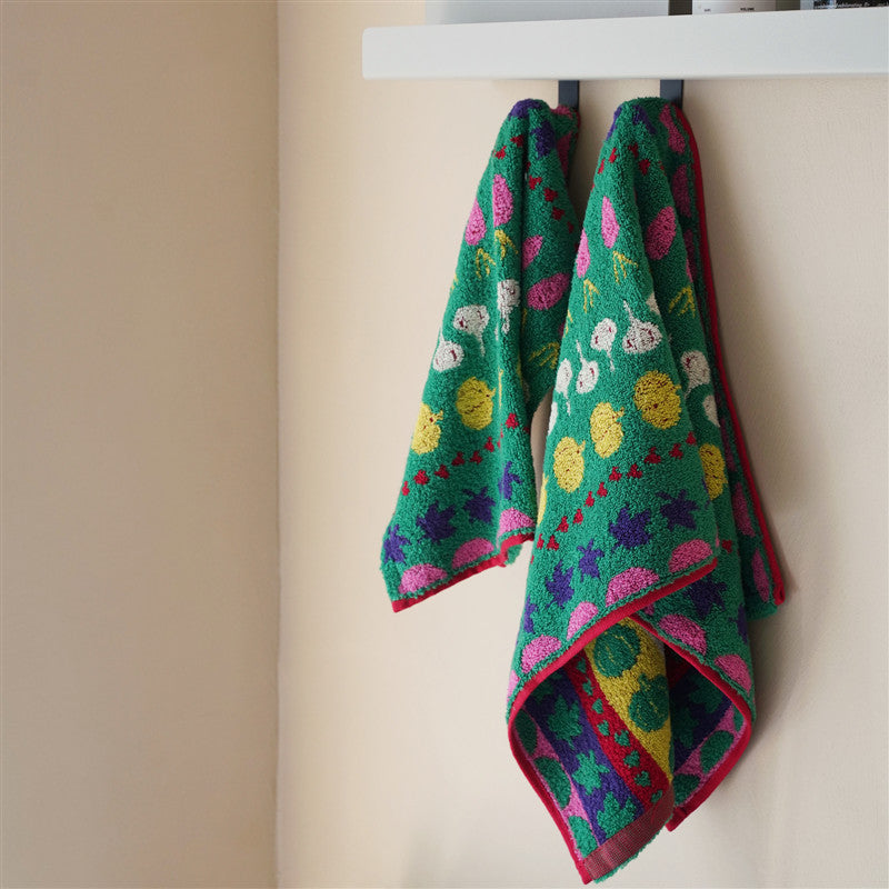 Hochsaugfähiges Frottier-Küchentuch mit fröhlichem Gemüse- und Blumenmotiv