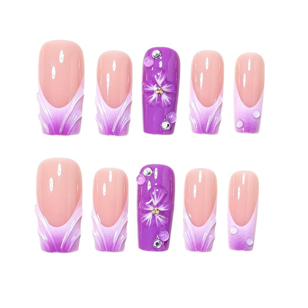 Dekoratives Long Press-On Nagelkunstset mit floralen Akzenten Brehn