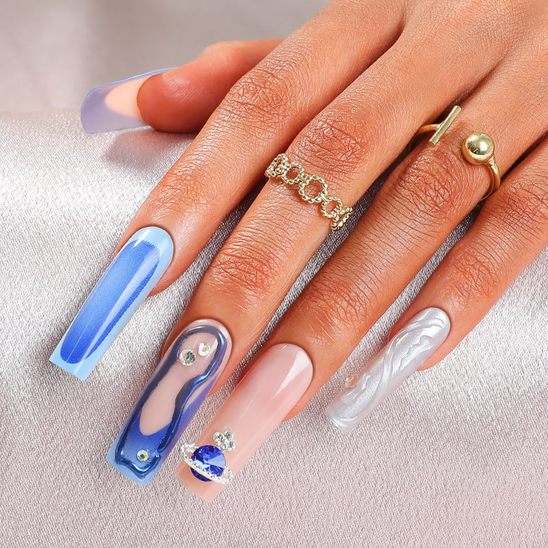Premium Künstlerischer Press-On Nagelset mit Dekorativen Elementen Brehn