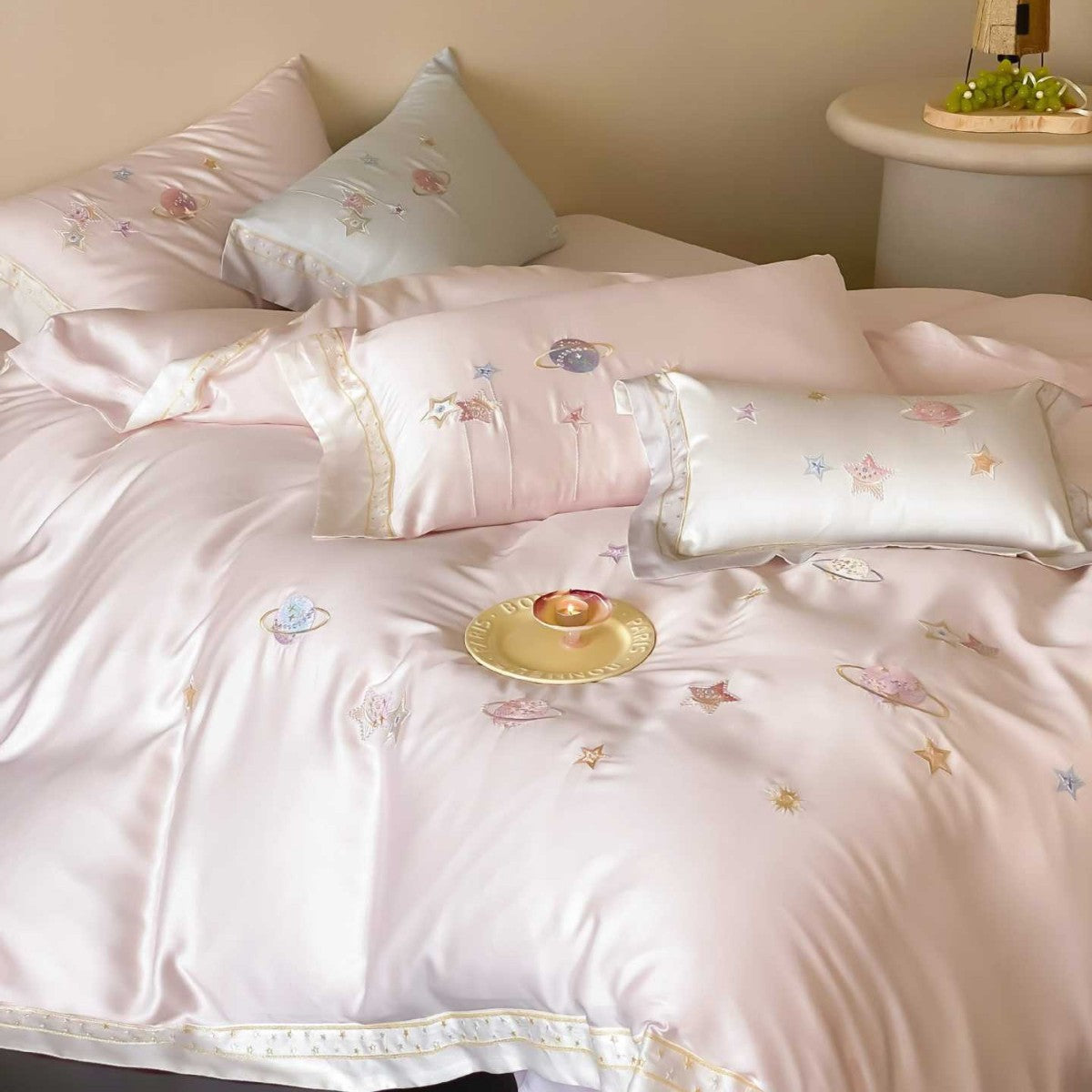 Satin-Bettwäsche-Set mit gesticktem Galaxie-Motiv und seidig-glattem Finish