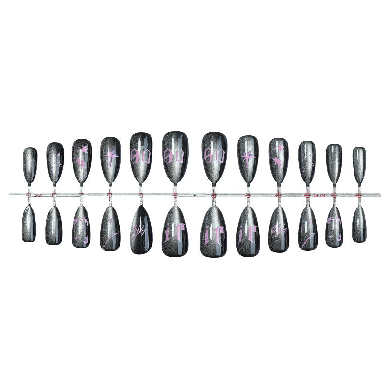 Künstlerisches Press-On-Nägel-Set mit schickem Gothic-Design Brehn