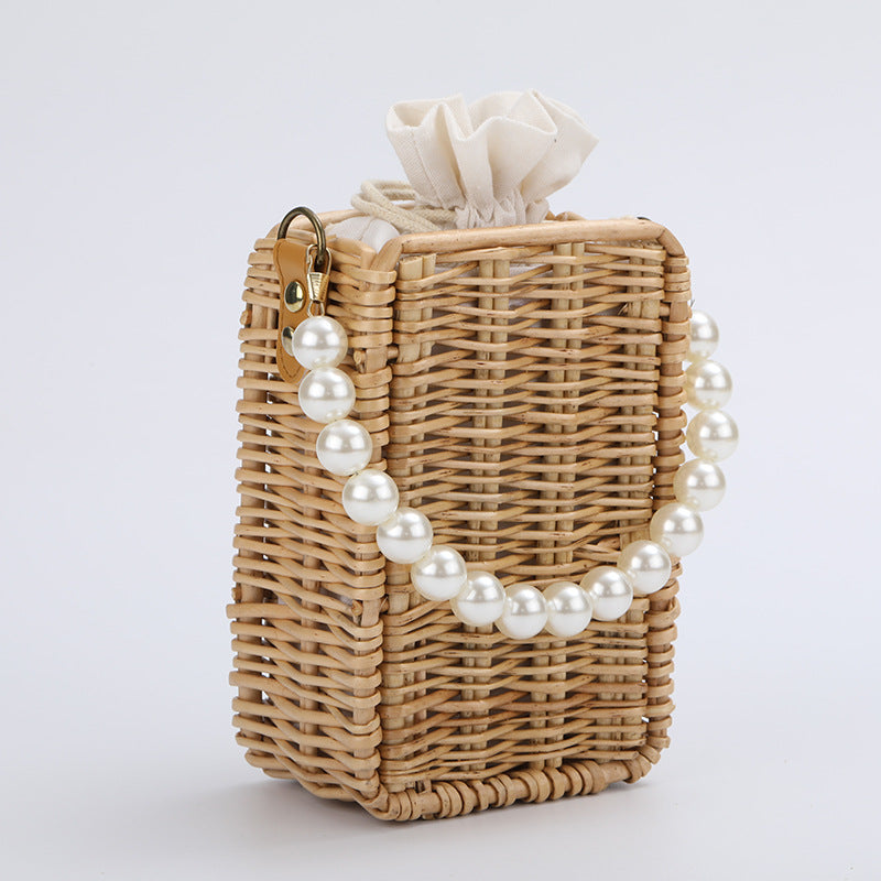 Damen Handtasche aus geflochtenem Material mit Perlenakzenten Brehn