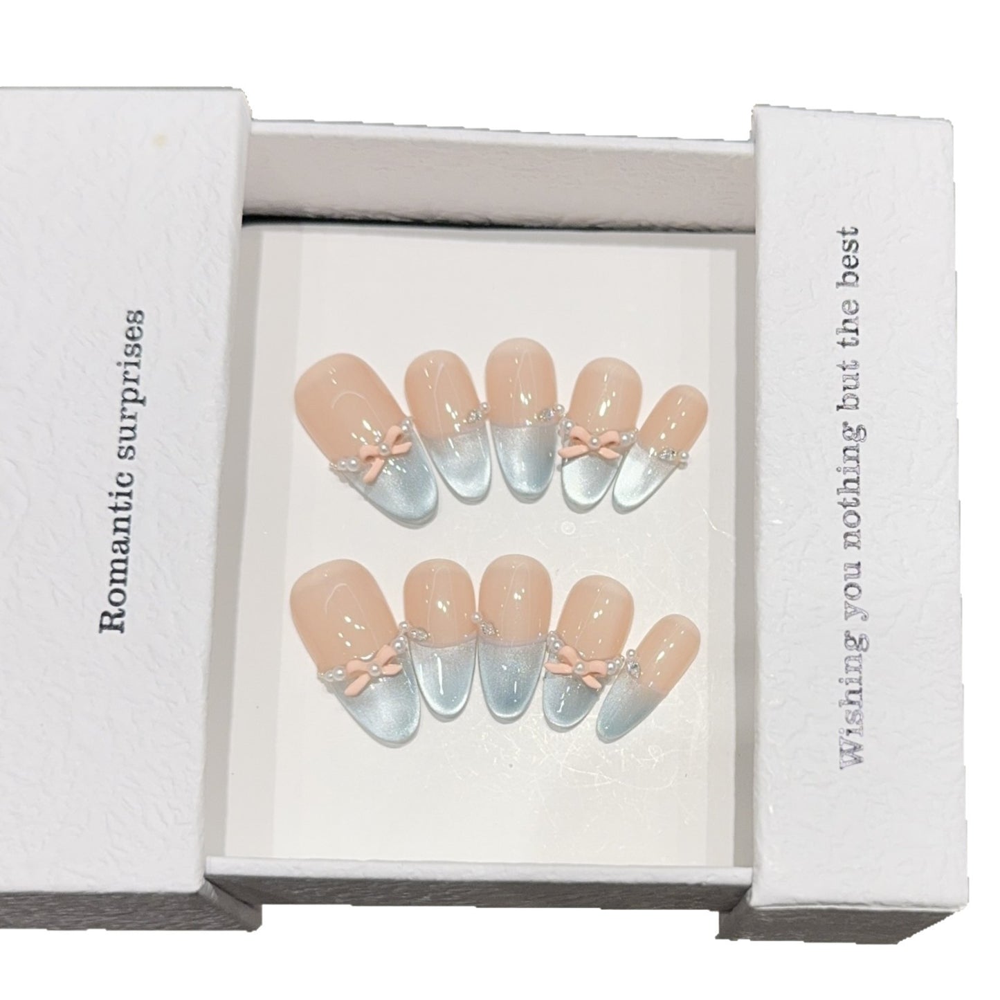 Kunstnagelset mit Romantischen Schleifen- und Glitzerakzenten Brehn