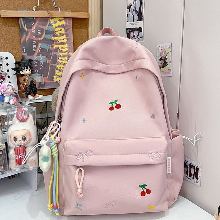 Verspielter Rucksack mit Stickereien Brehn