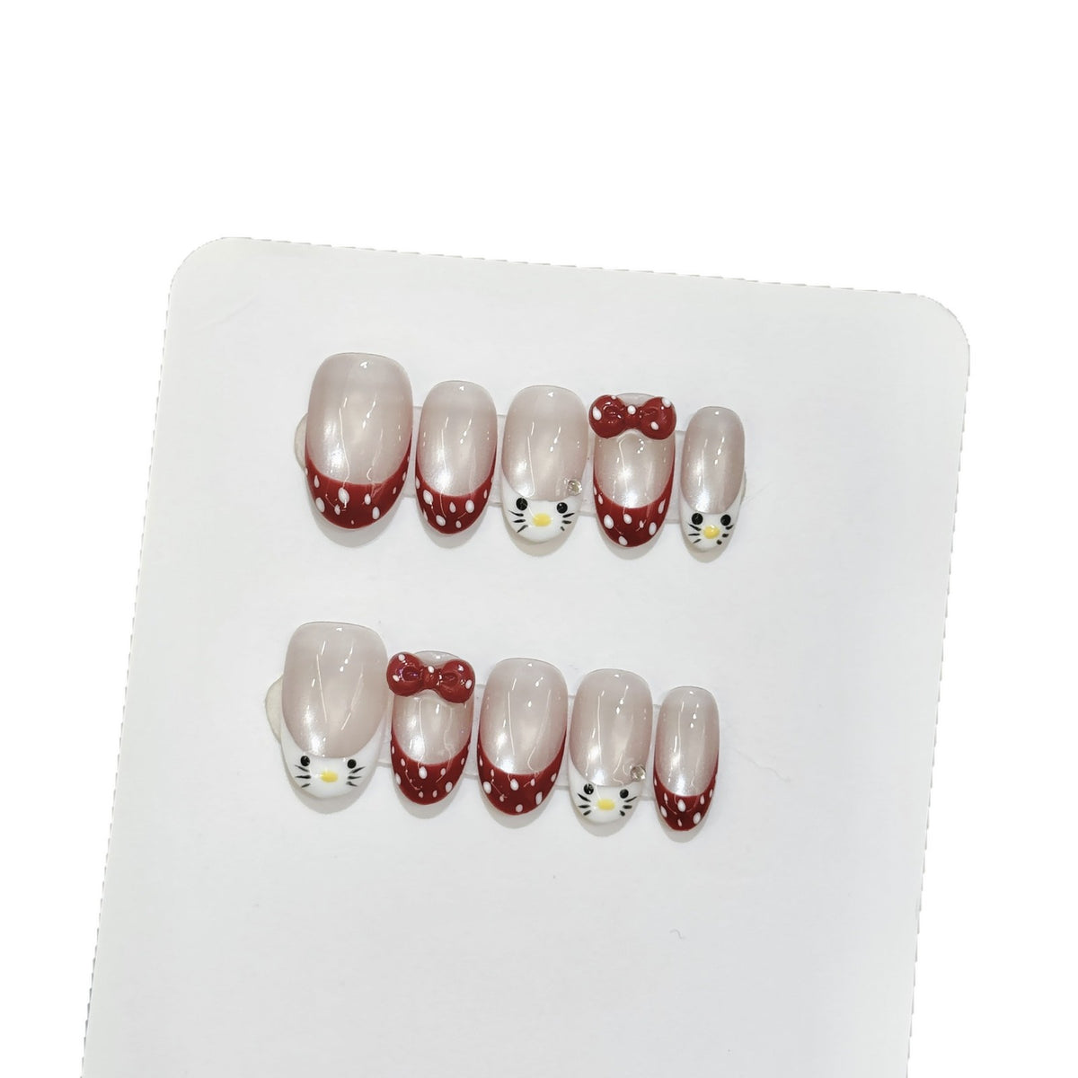 Dekoratives Press-On Nagelkunstset mit skurrilen Charakterdesigns