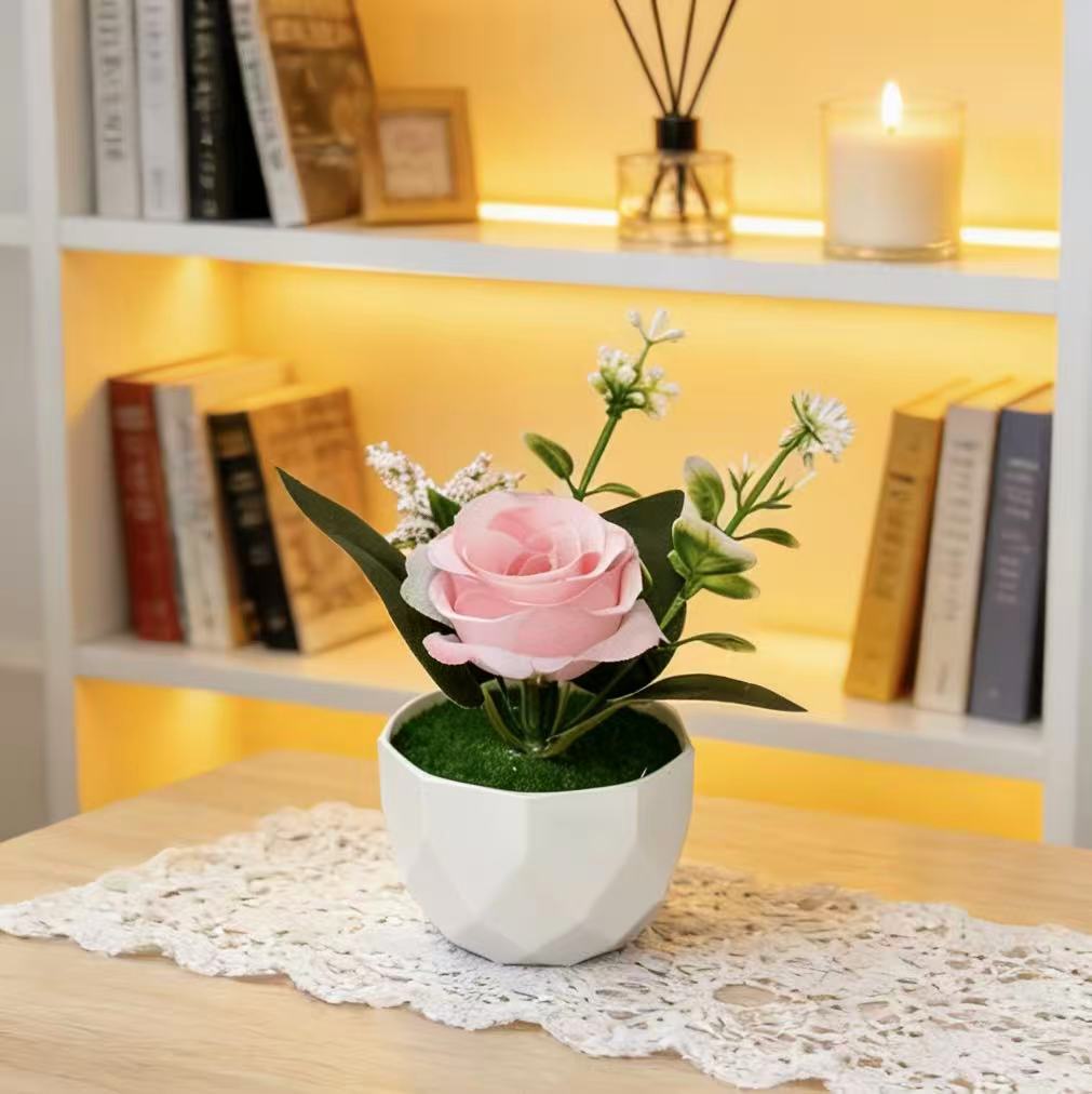Dekorative Blumenarrangement für die Wohnkulturanzeige
