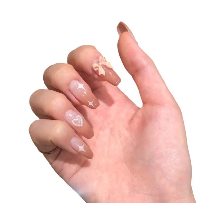 Elegante dekorative Nagelerweiterungen