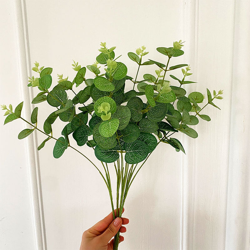 Künstlicher Blütenzweig mit lebensechten Blättern und zarten Blüten Brehn