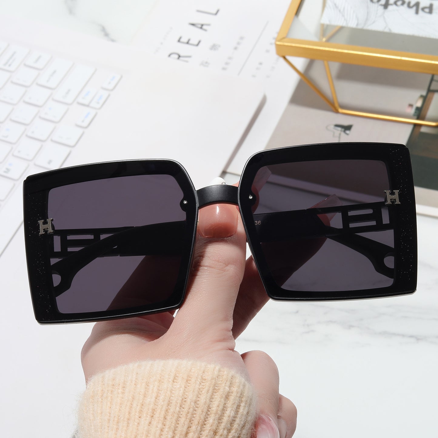 Damen modische Sonnenbrille mit extravagantem, rechteckigem Rahmen Brehn
