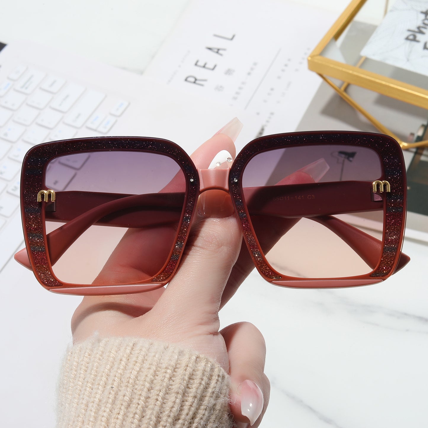 Damen modische quadratische Sonnenbrille mit funkelndem Rahmen Brehn