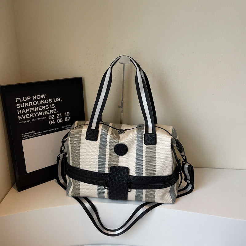 Stylische gestreifte Wochenend-Duffel-Tasche Brehn