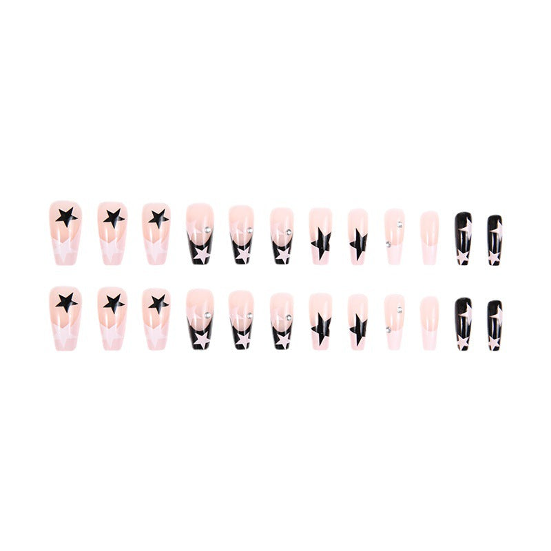 Kunstnagelset mit glamourösem Sternen-Design und funkelnden Akzenten Brehn