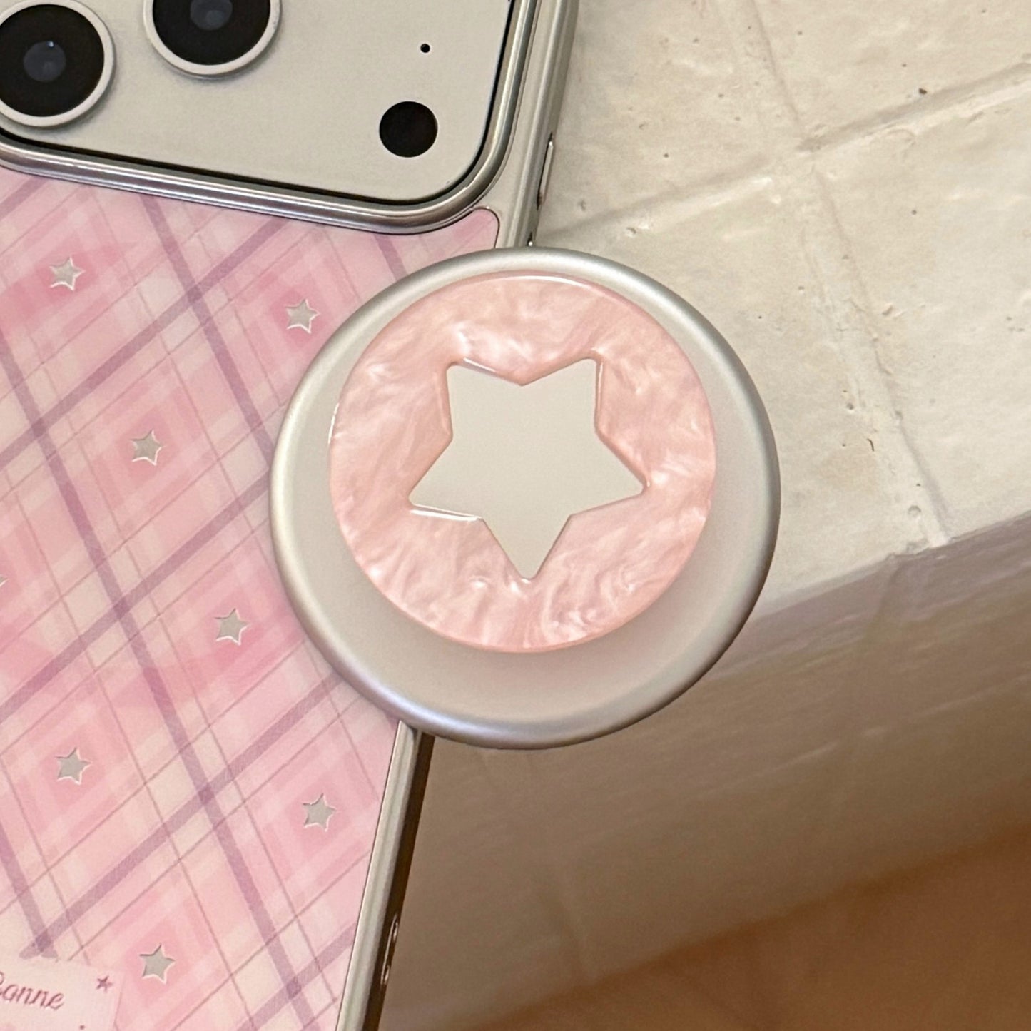 Smartphone Fingerhalter im stilvollen Sternendesign Brehn