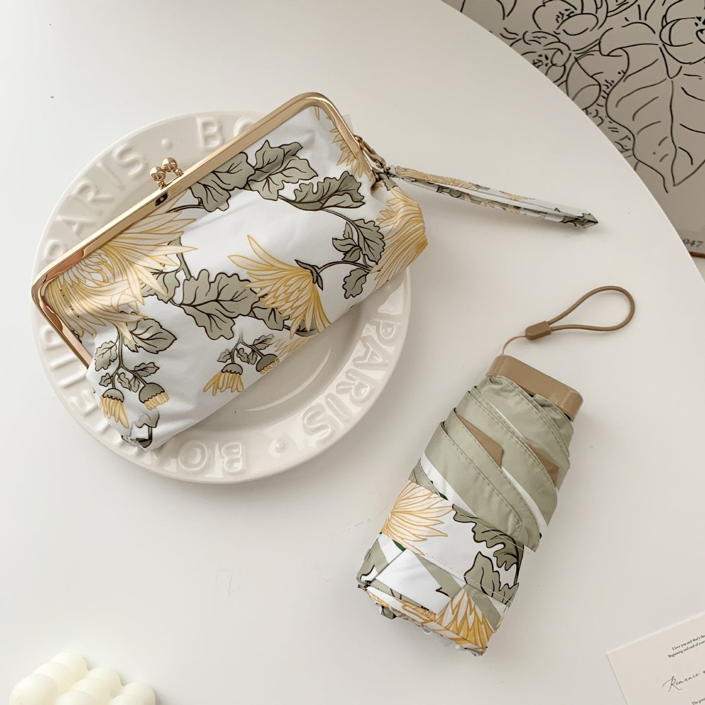Damen eleganter Faltregenschirm mit floralem Design und praktischem Etui Brehn
