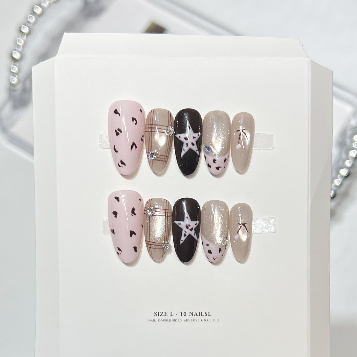 Themen Press-On Nagelkunstset mit Hello Kitty Designs Brehn