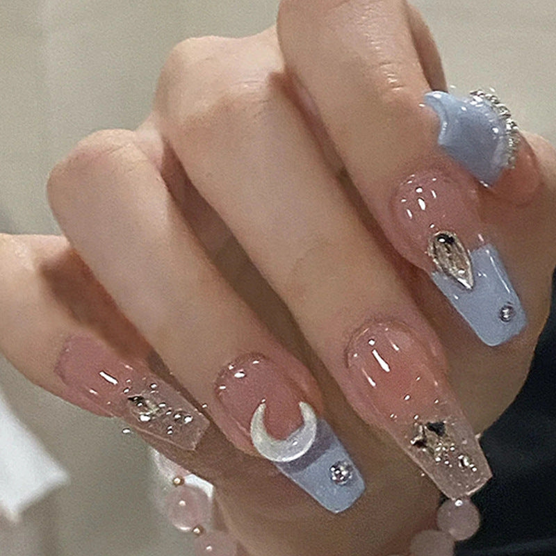 Kunstfingernägel mit Glitzerakzenten und Verspielten Motiven Brehn