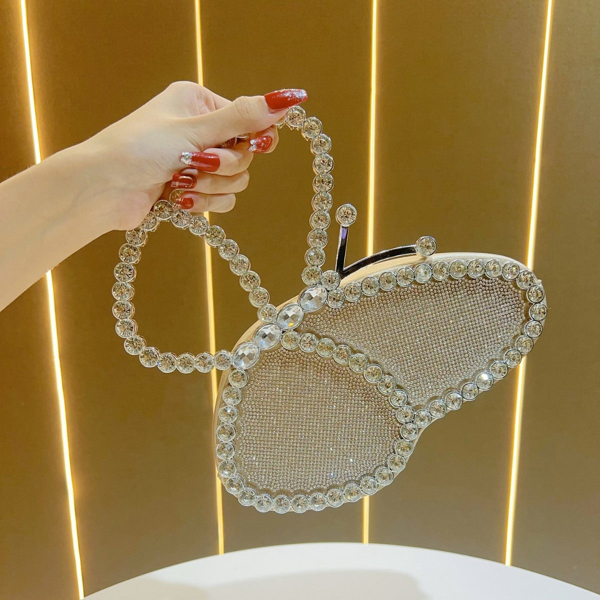 Schmetterlingsförmige Strass Abend-Clutch