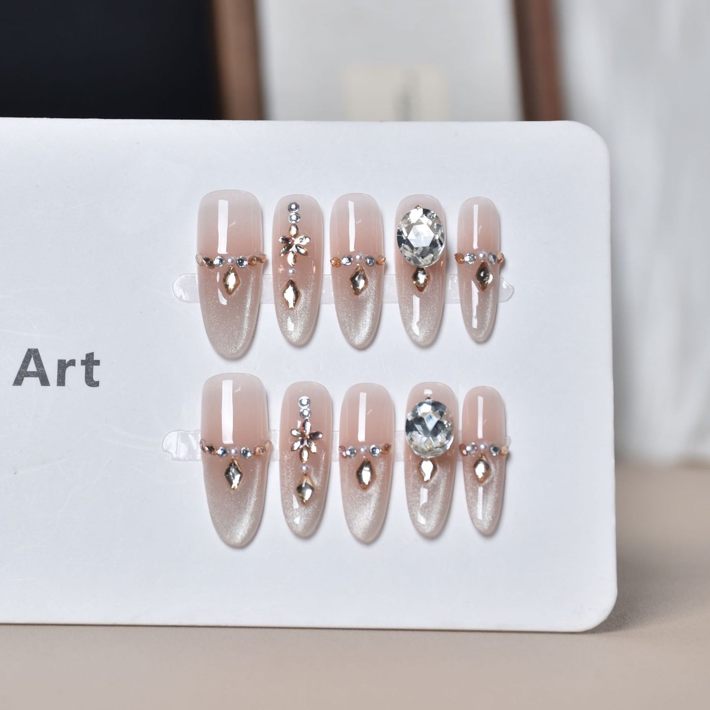 Elegante mit Strass verzierte Press-On-Nagelverlängerungen Brehn
