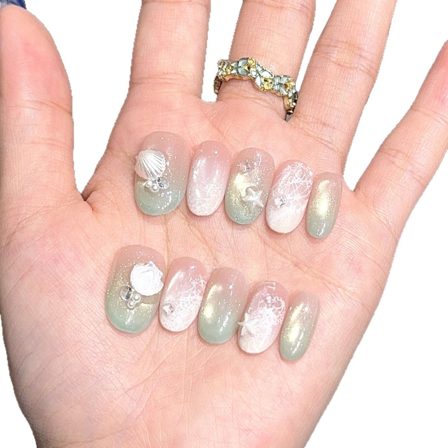 Künstliche Nagelspitzen mit Maritimem Design und Glitzereffekten Brehn