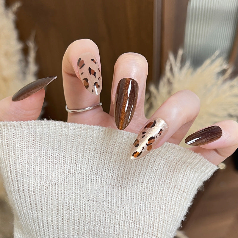 Künstlerisches Stiletto Press-On Nagelset mit elegantem Tierdruck Brehn