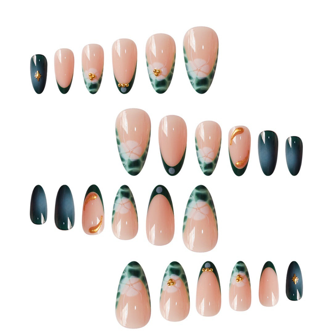 Künstlerische florale und geometrische Press-On-Nagelerweiterungen Brehn