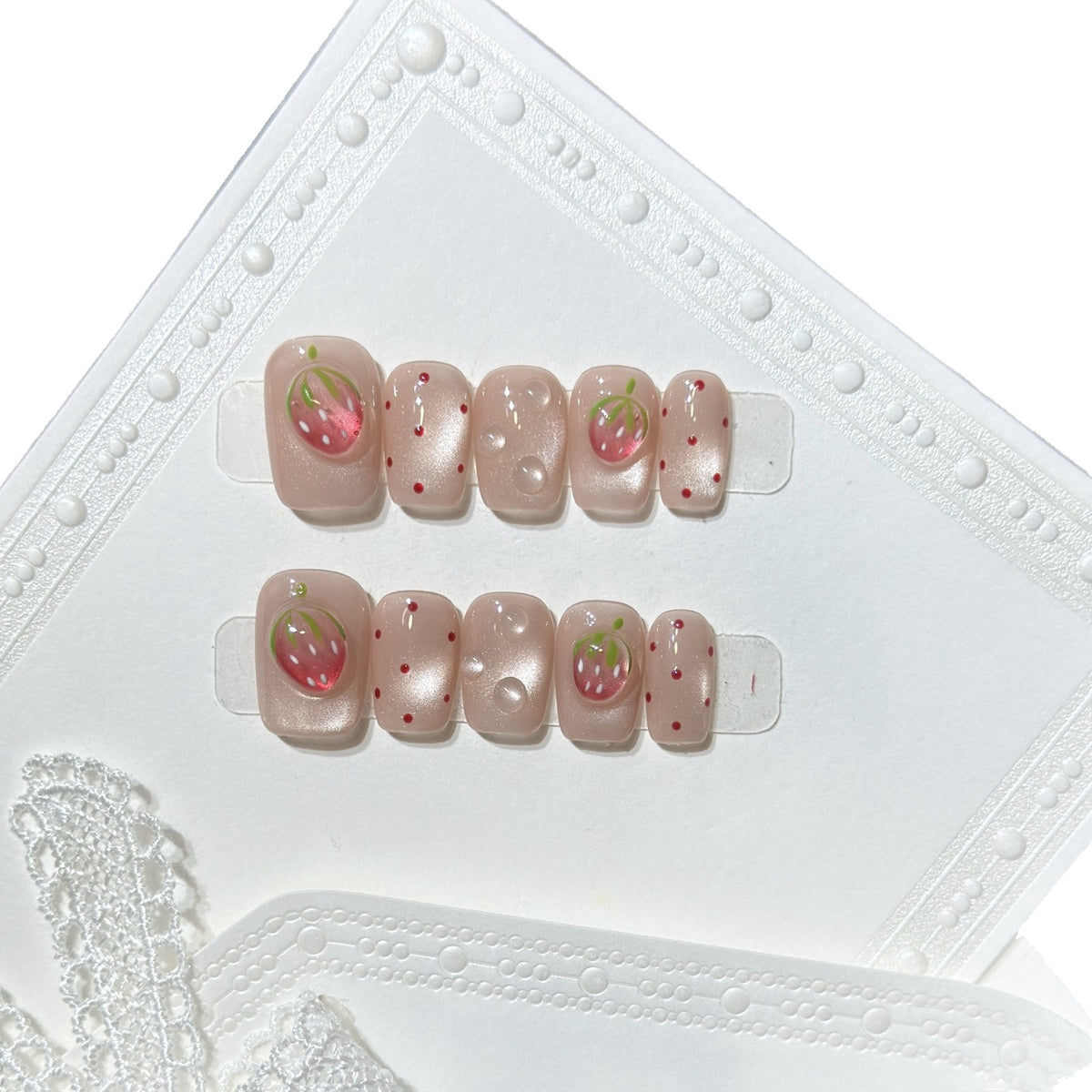 Erdbeer-inspiriertes Press-On Nagelkunst Set Brehn