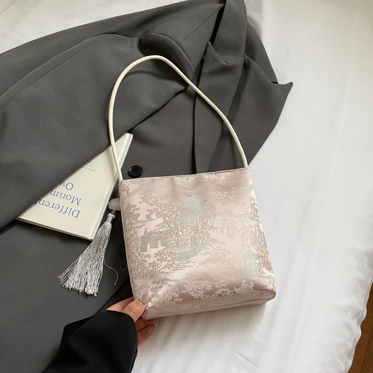Elegante floral bedruckte Handtasche