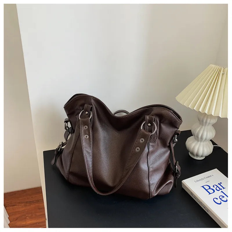 Althea Schultertasche mit großem Fassungsvermögen – Elegant & Funktional | Brehn
