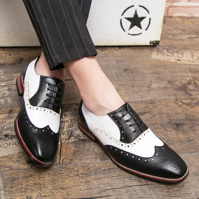 Luxuriöse Herrenschuhe Brogue Schnürschuhe, lässiger britischer Stil, Oxford-Stil mit Kontrastfarben fürs Büro