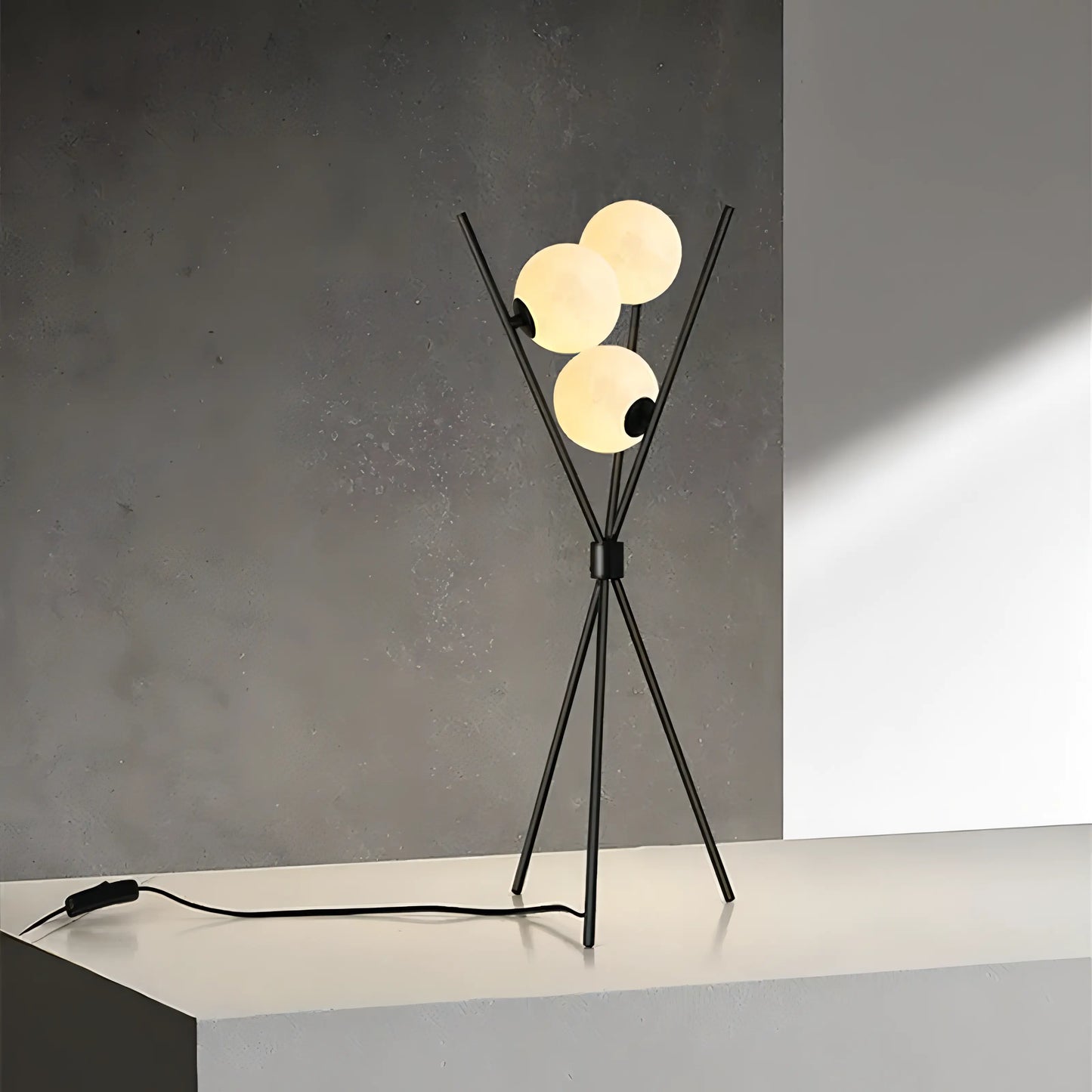 Mila - Stilvolle Minimalistische Stehlampe mit Monddesign | Brehn