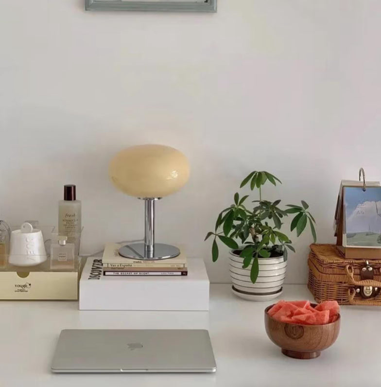 SérénitéMagique - Elegante beige Tischlampe für Ambientebeleuchtung Brehn