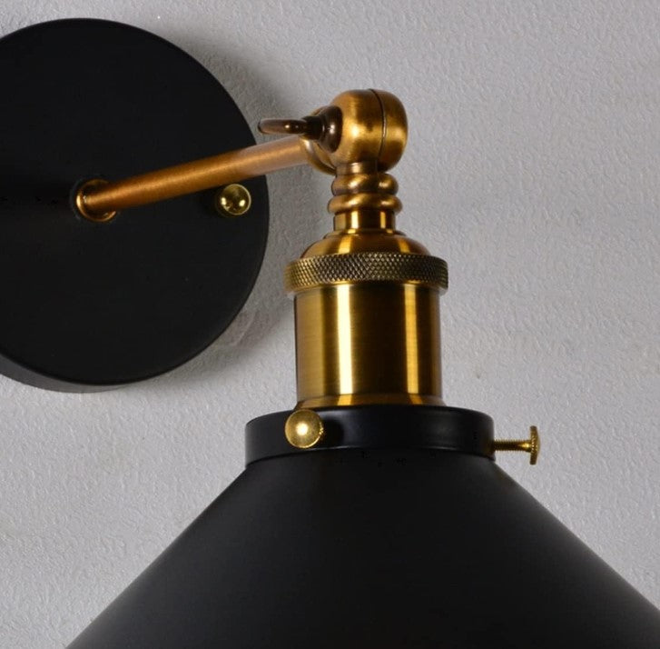 Brehn | Schwarze Eleganz mit verstellbarem Lichtwinkel
