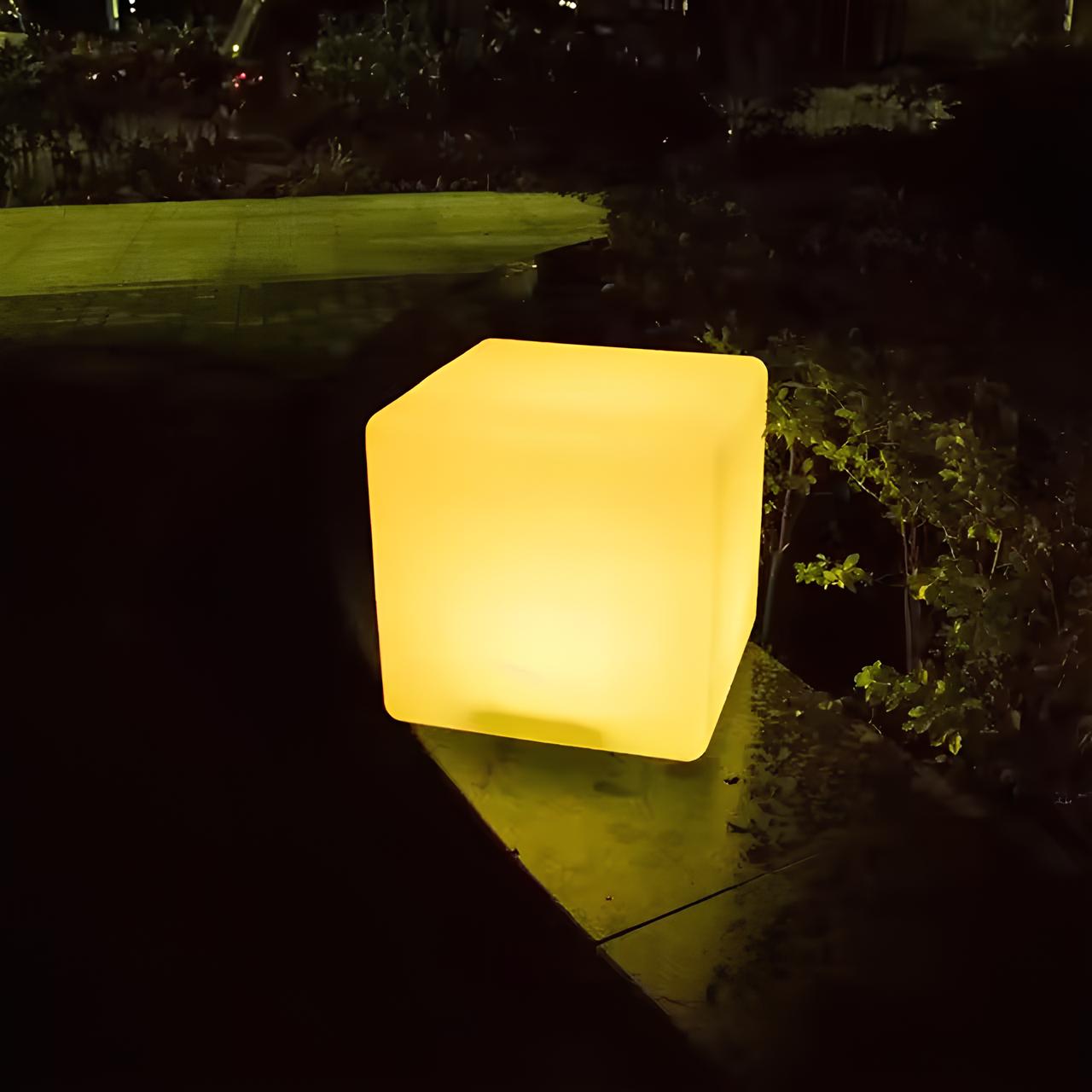 Brehn | Kubisches Gartenlicht