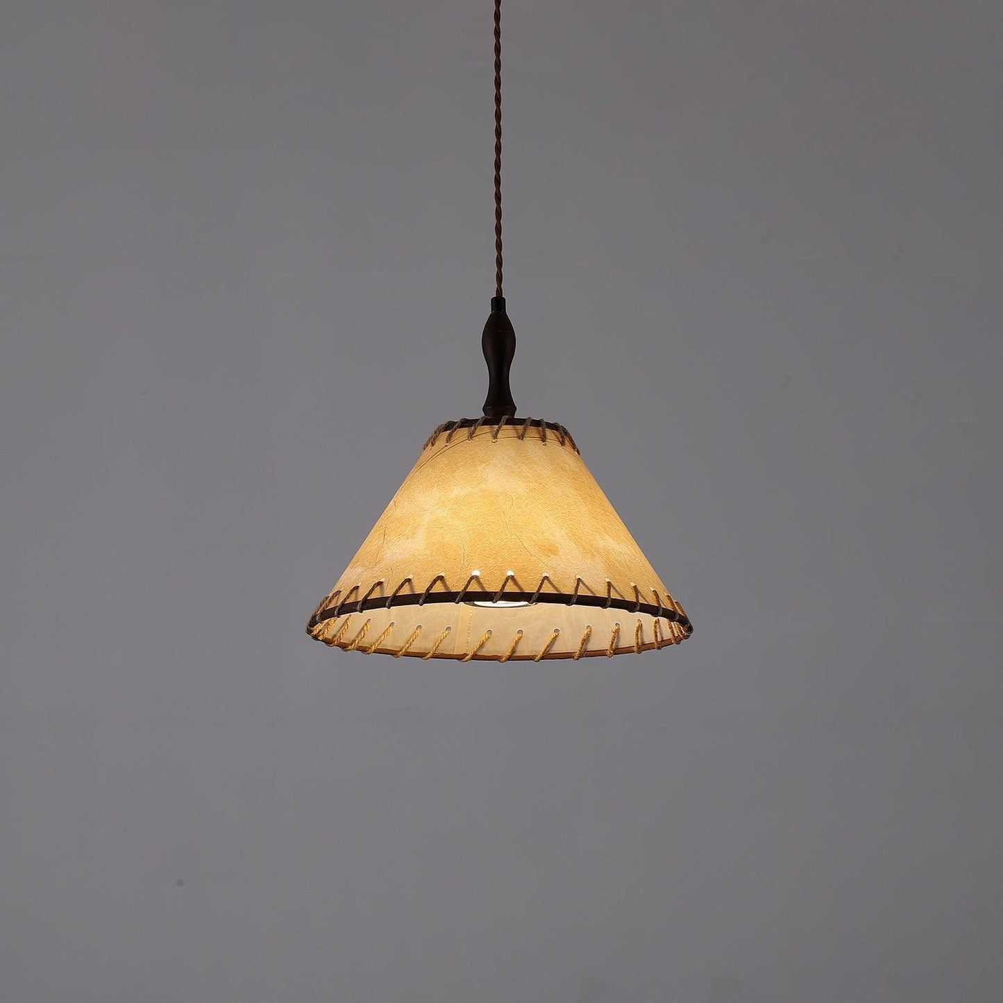 Brehn | Pendelleuchte mit natürlichen Materialien und sanftem Licht